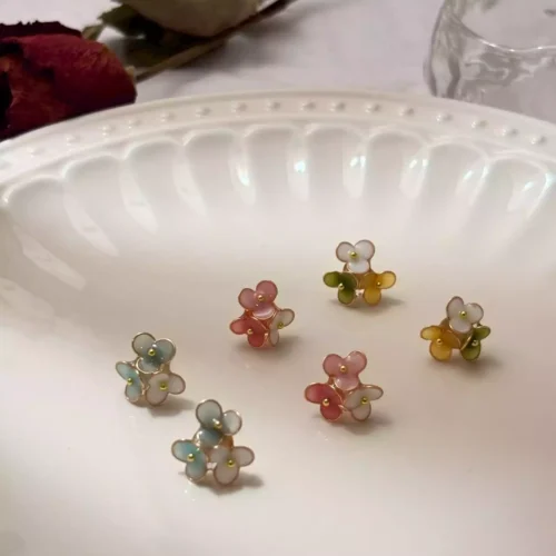 LINE_ALBUM_微花繡球耳環_250730_1 微花繡球·耳環*.。☂ | 鈦鋼